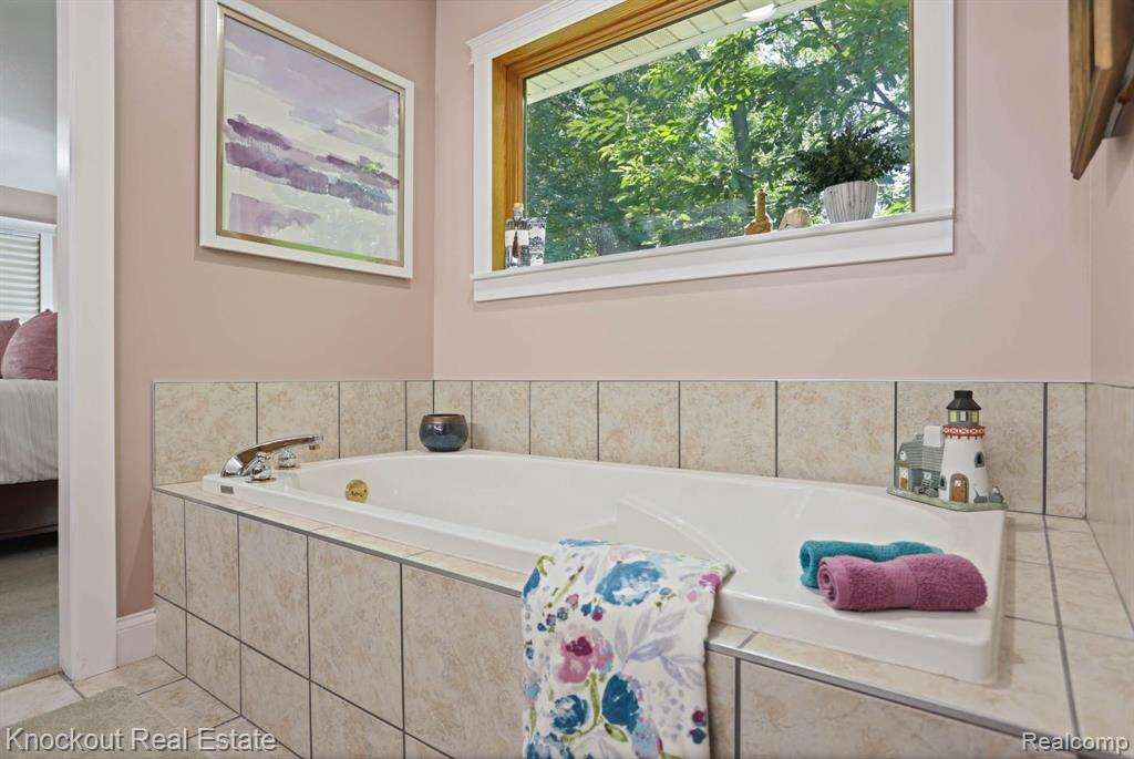 9763 BEECH TREE Lane, Frankenmuth, MI 48734 — Photo 32
