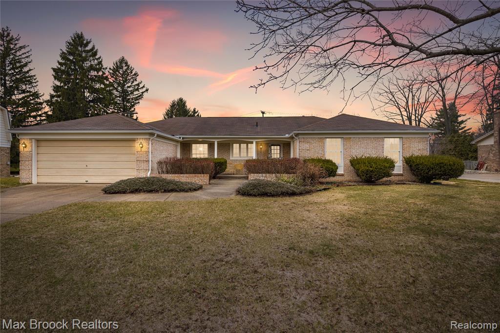 28977 Lake Park Dr. Drive, Farmington, MI 48331