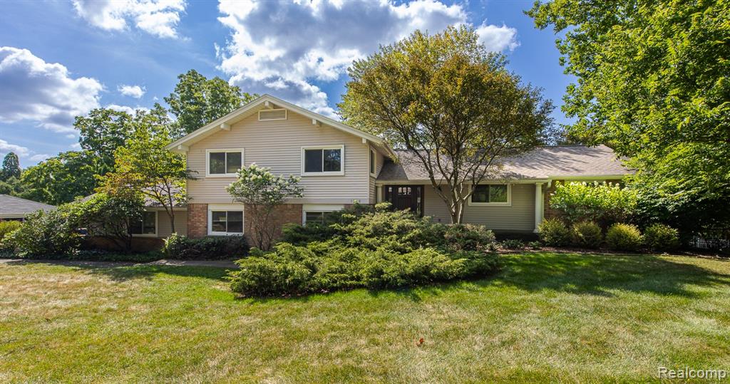 1050 Top View Road, Bloomfield Hills, MI 48304