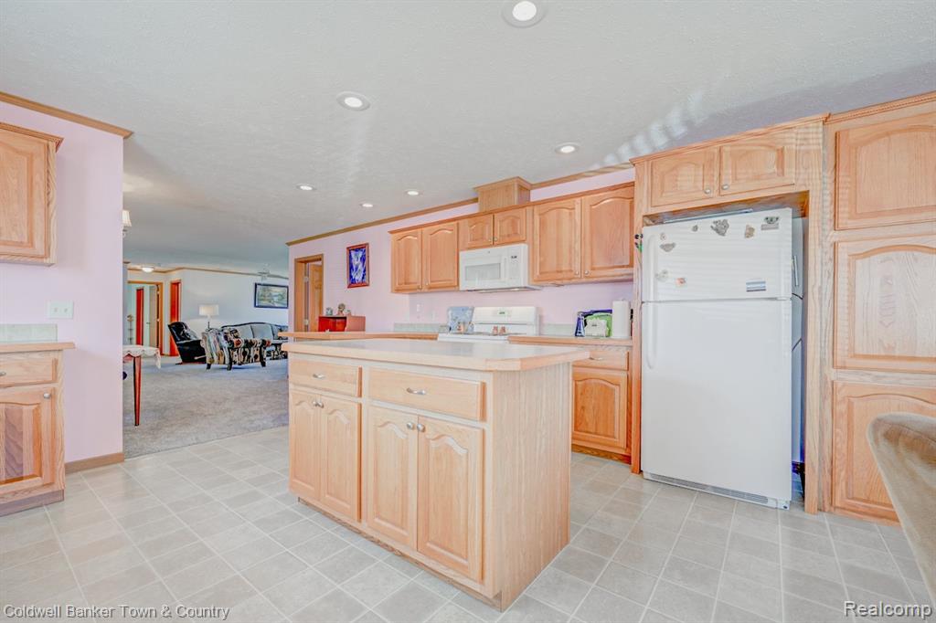 11108 Wood Run Circle, South Lyon, MI 48178 — Photo 15