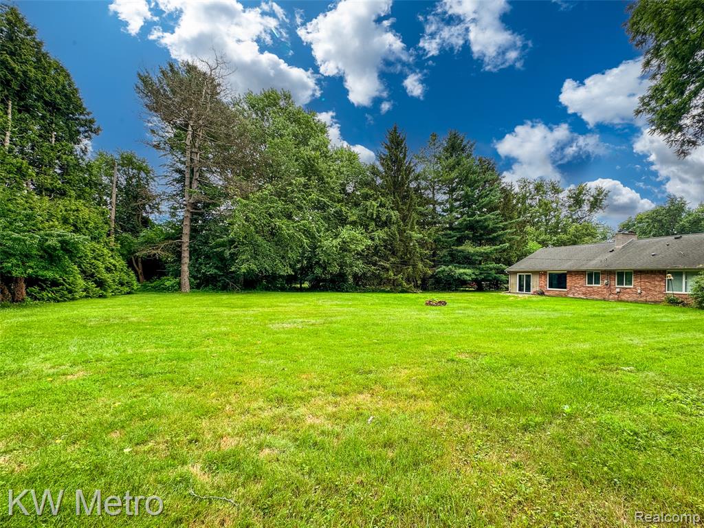 4096 CHESTNUT HILL Drive, Troy, MI 48098 — Photo 27