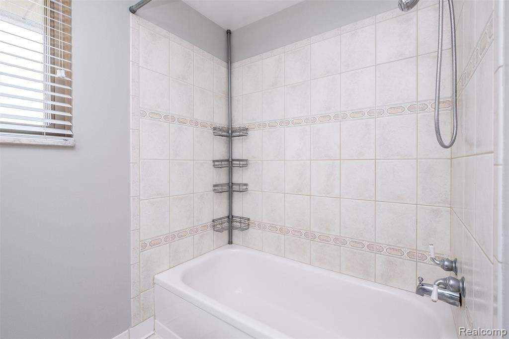 39856 Parklawn Drive, Sterling Heights, MI 48313 — Photo 41