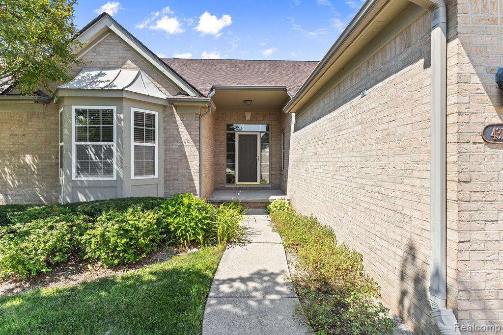 43120 Creek Court, 81, Clinton Twp, MI 48038 — Photo 2