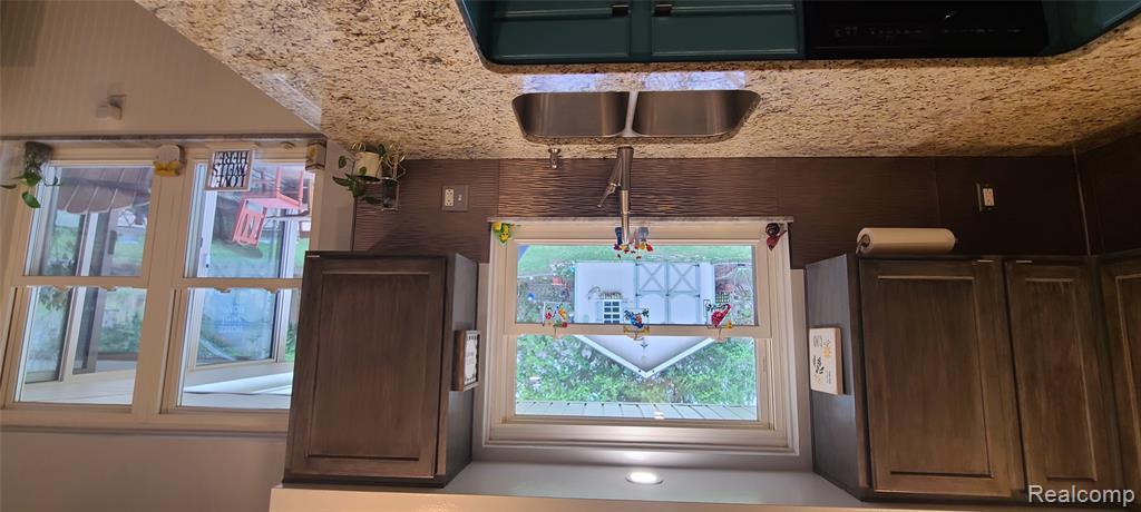 6962 Stockport Drive, Lambertville, MI 48144 — Photo 7