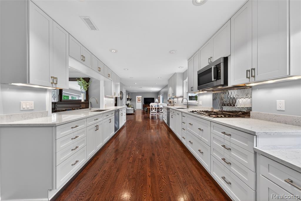 3717 Tyrconnel Court, West Bloomfield, MI 48323 — Photo 12