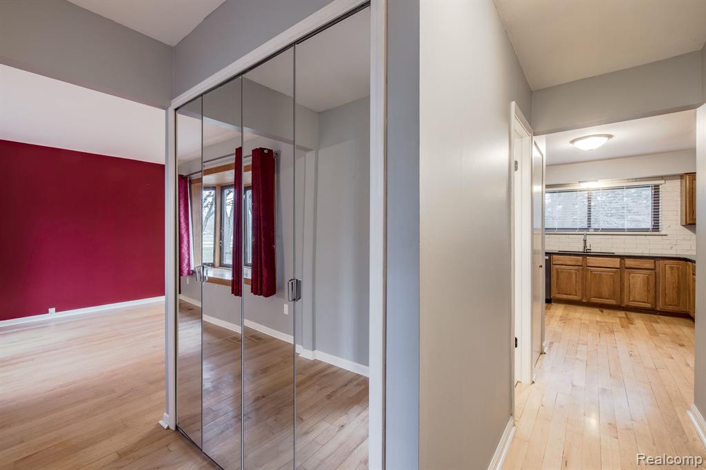 5285 WOODCREEK Trail, Clarkston, MI — Photo 5