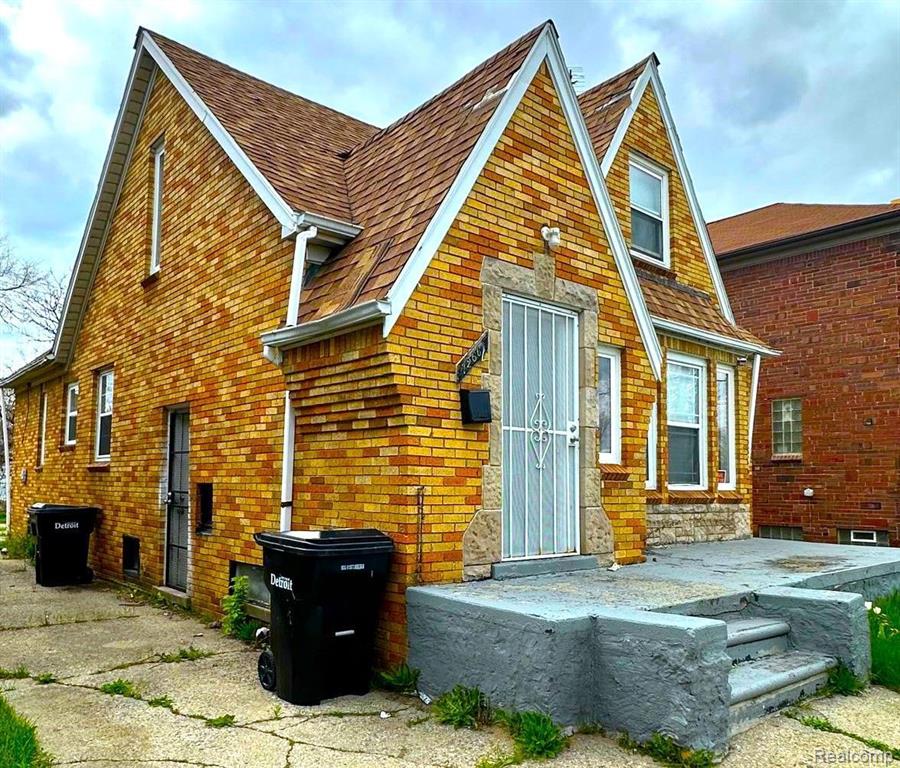 12667 SORRENTO Street, Detroit, MI 48227 — Photo 2