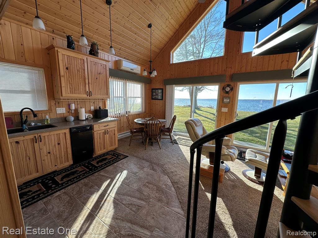 8175 E HOUGHTON LAKE, 1, Houghton Lake, MI 48629 — Photo 5