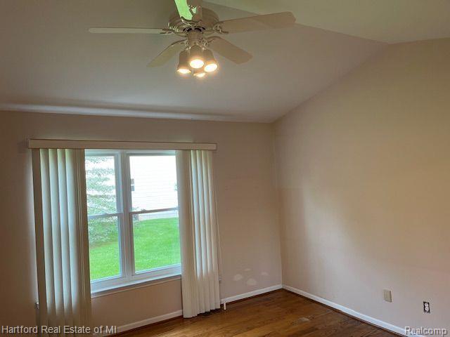 395 WOODVALE Drive, Walled Lake, MI 48390 — Photo 23