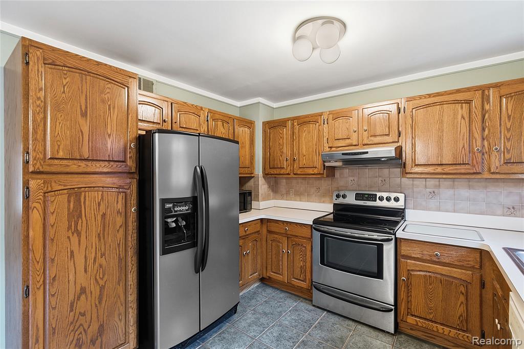42216 Lochmoor Street, Clinton Twp, MI 48038 — Photo 9