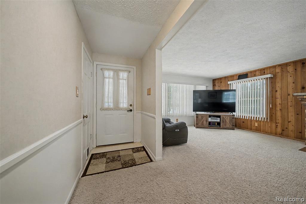 11849 Four Lakes Drive, South Lyon, MI 48178 — Photo 9