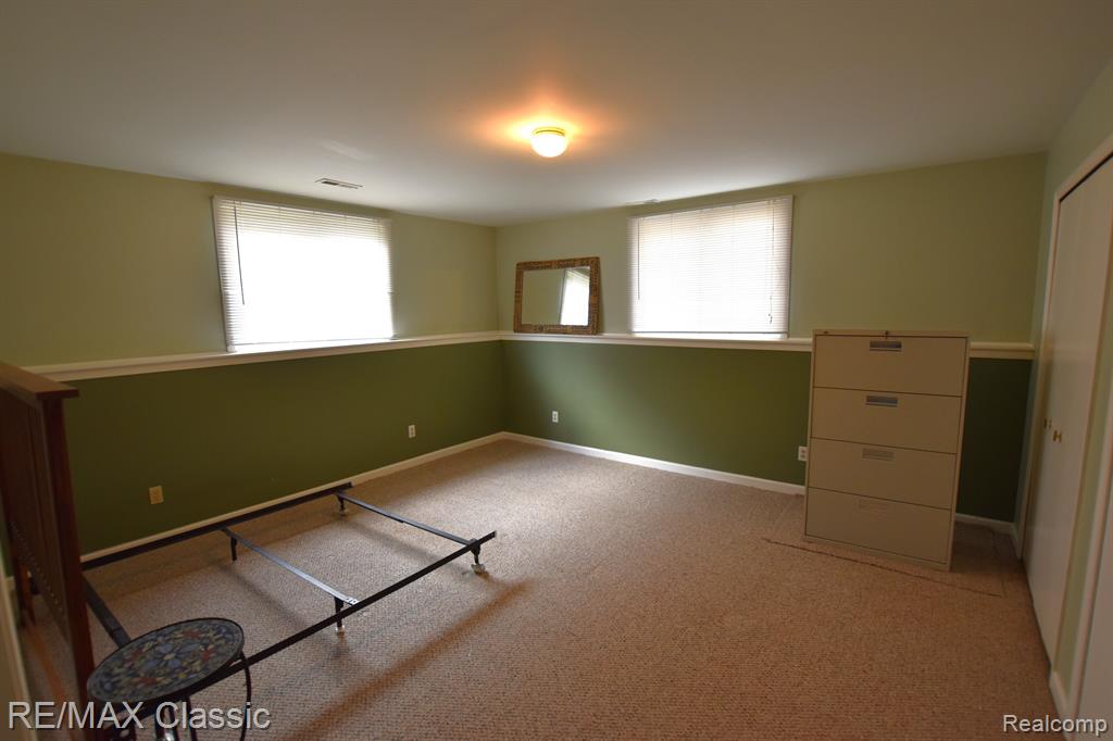 746 WOODINGHAM Avenue, Waterford, MI 48328 — Photo 7
