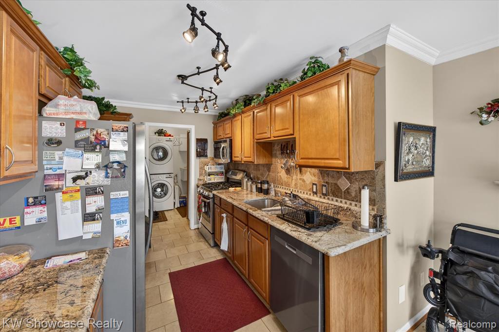 802 Red Maple Lane, Wixom, MI 48393 — Photo 10