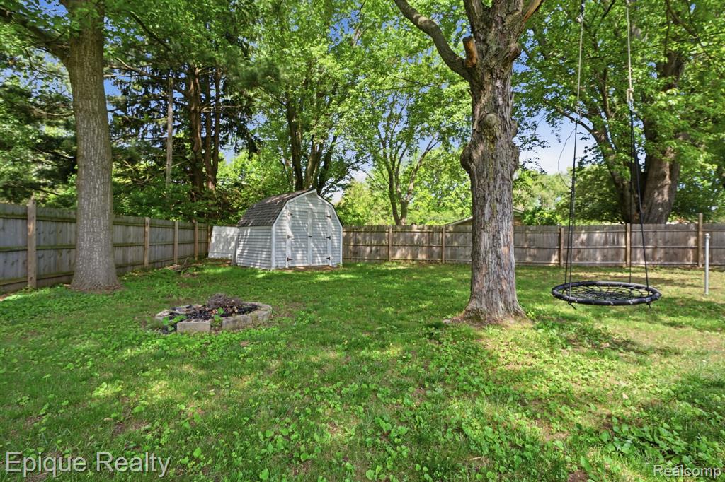 5370 Oaktree Court, Flint, MI 48532 — Photo 24