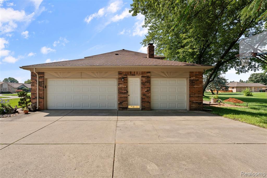 46959 Spruce Drive, Shelby Twp, MI 48315 — Photo 42
