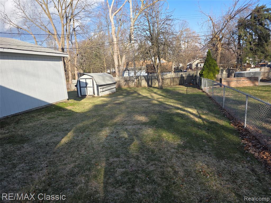 1072 Cloverlawn Drive, Pontiac, MI 48340 — Photo 23