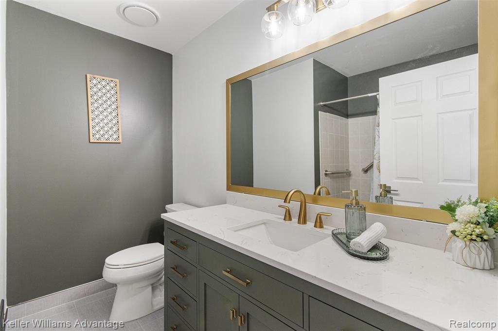 651 Woodhaven Drive, 57, Commerce Twp, MI 48390 — Photo 11