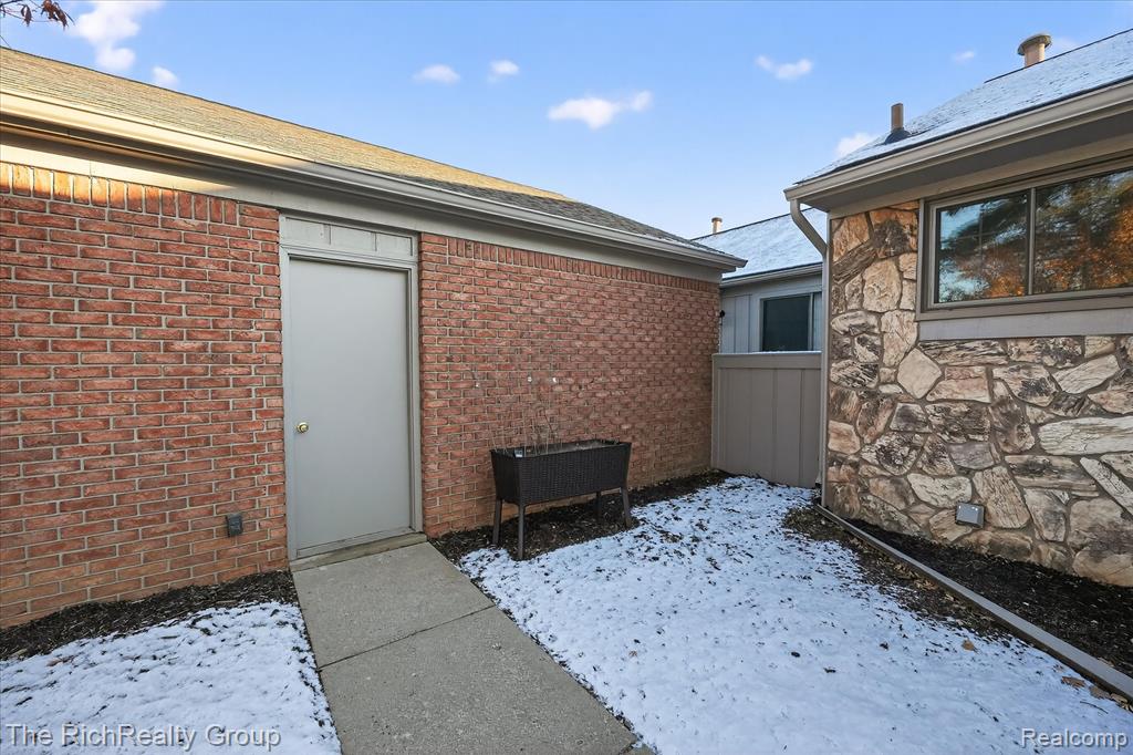 12116 Shenandoah Drive, South Lyon, MI 48178 — Photo 34