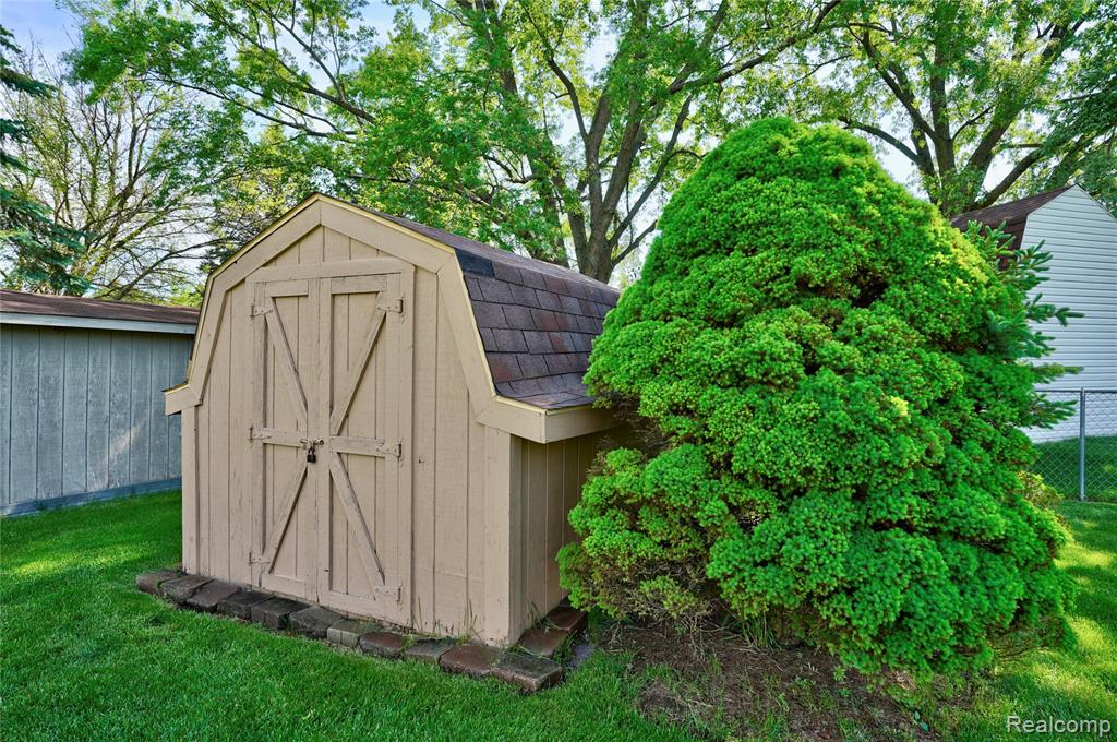 6059 Stockbridge Commons Trail, Grand Blanc, MI 48439 — Photo 42