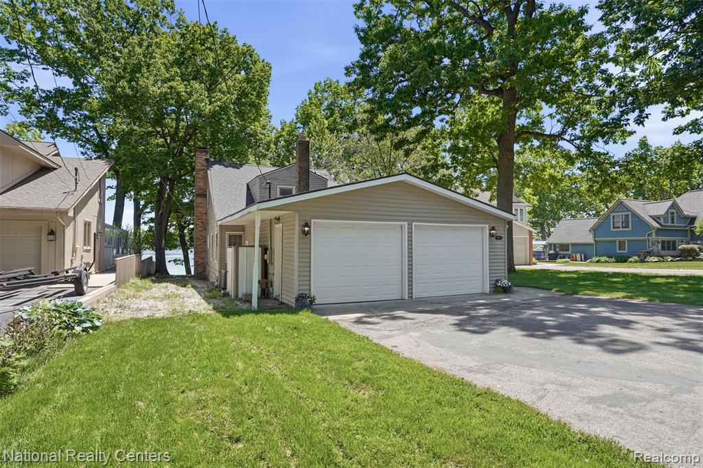 3889 Lakewood Drive, Waterford, MI 48329 — Photo 53