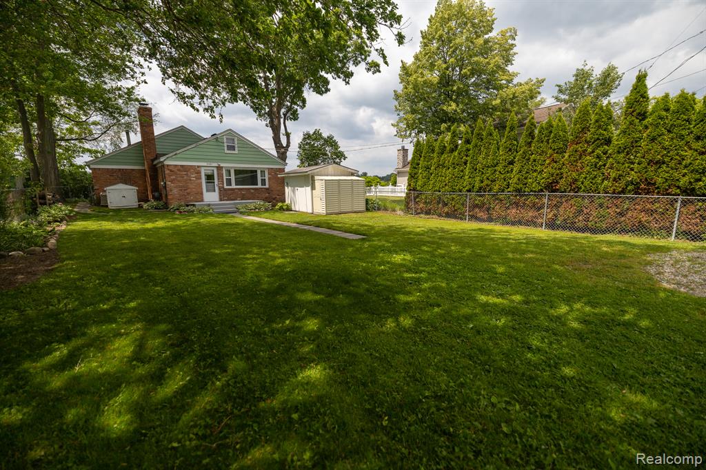 8691 Cooley Lake Road, Commerce Twp, MI 48382 — Photo 25