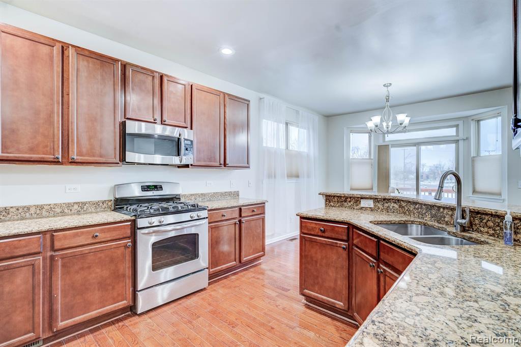 2247 PALMETTO, Commerce Twp, MI 48382 — Photo 8