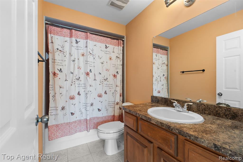 1066 Lorenzo Court, Troy, MI 48085 — Photo 25