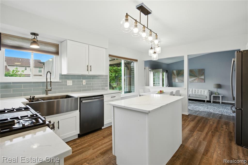 7335 Willow Oak Drive, West Bloomfield, MI 48324 — Photo 10