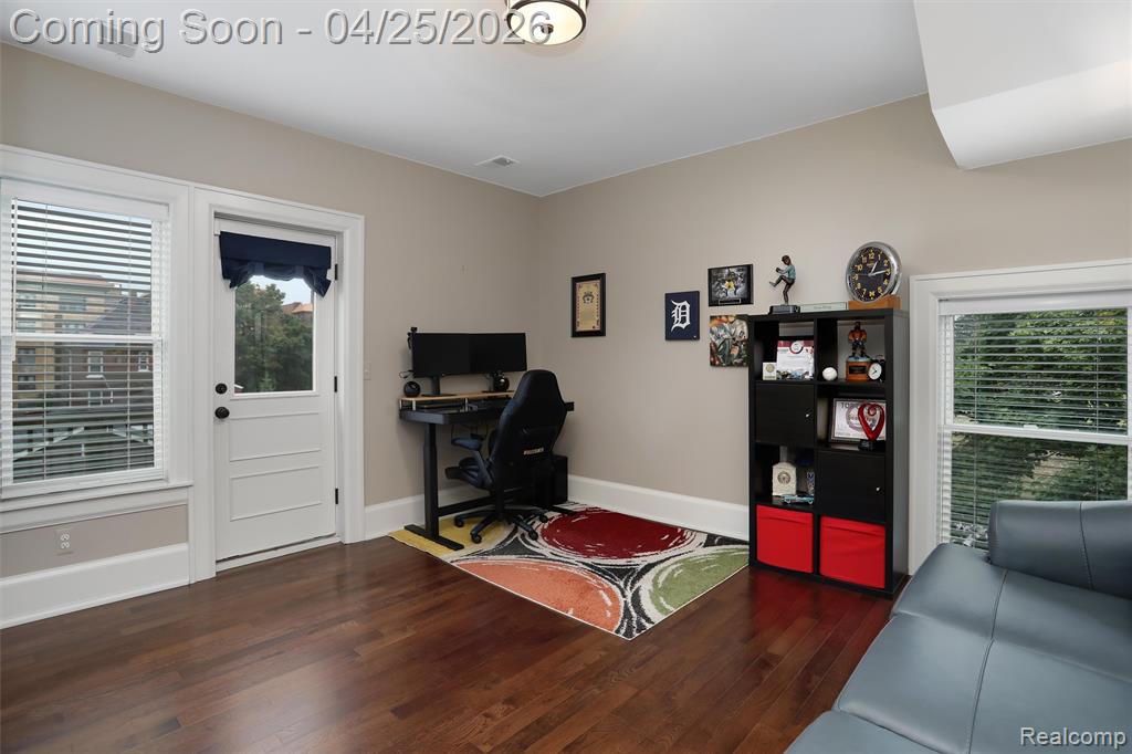 658 Pallister, Detroit, MI 48202 — Photo 23