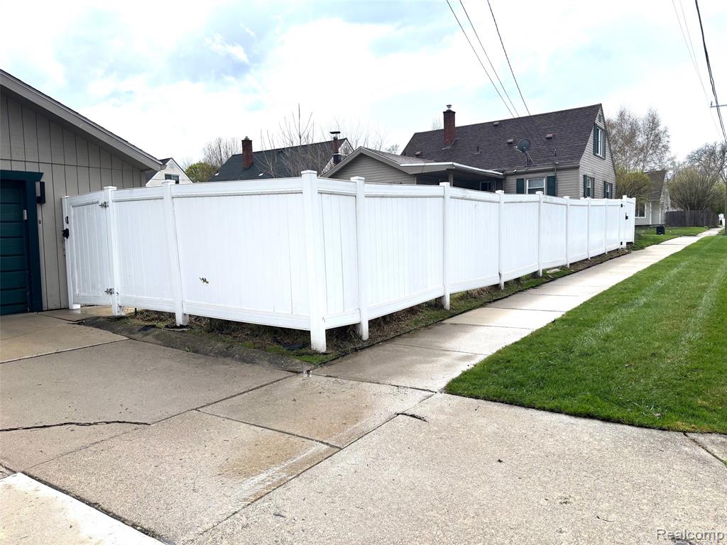 505 S Chocolay Avenue, Clawson, MI — Photo 32