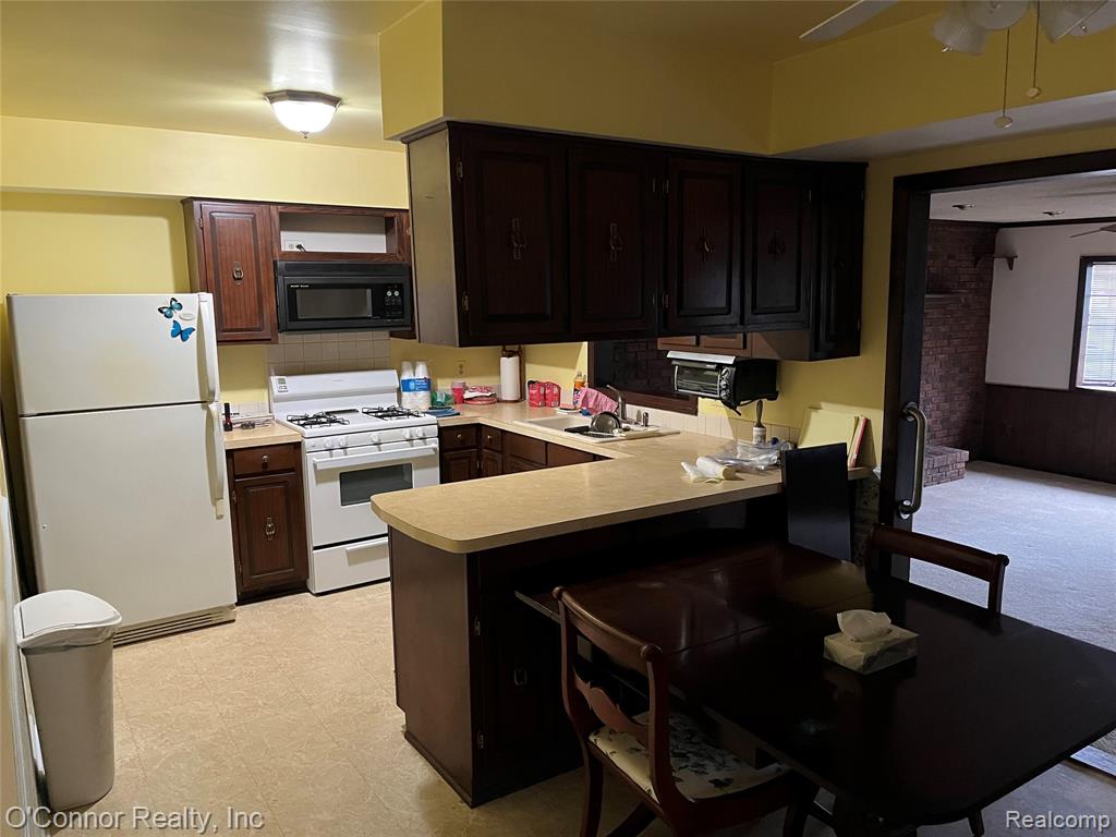 825 Illinois Street, Marysville, MI 48040 — Photo 8