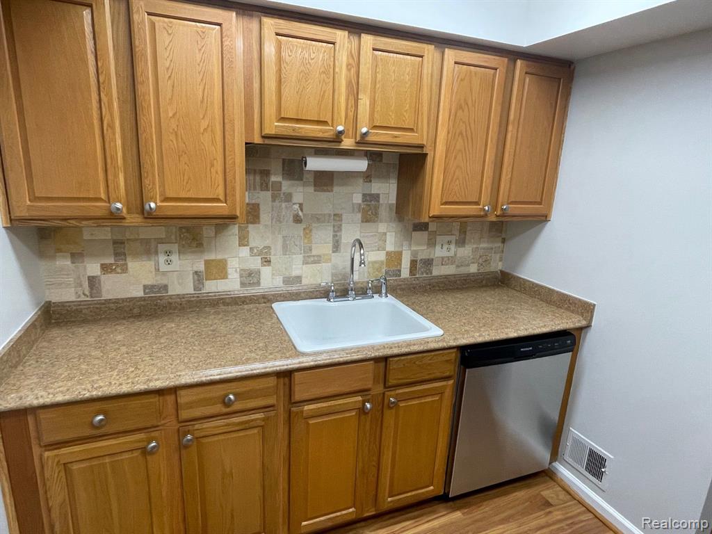 634 E FOX HILLS Drive, Bloomfield Hills, MI 48304 — Photo 4
