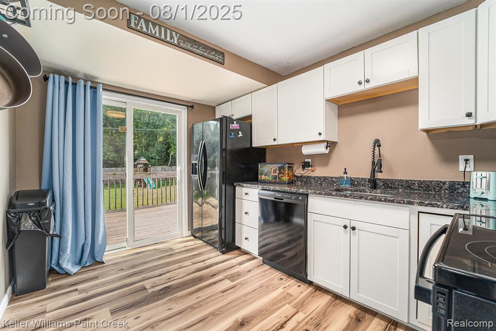 4135 Fenmore Avenue, Waterford, MI 48328 — Photo 9