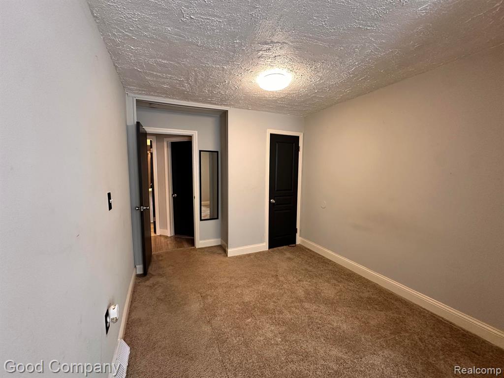 419 W HAYES Avenue, Hazel Park, MI 48030 — Photo 9