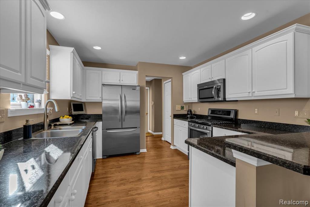 44182 Dylan, Sterling Heights, MI 48314 — Photo 10