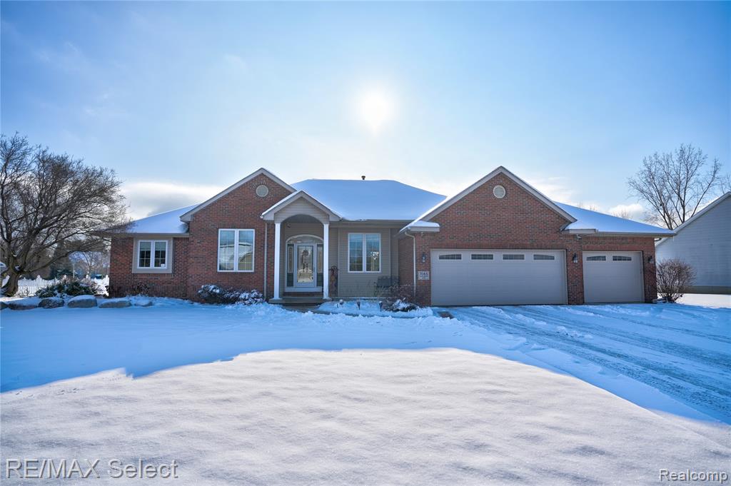 7065 Crosswinds Drive, Swartz Creek, MI 48473 — front exterior
