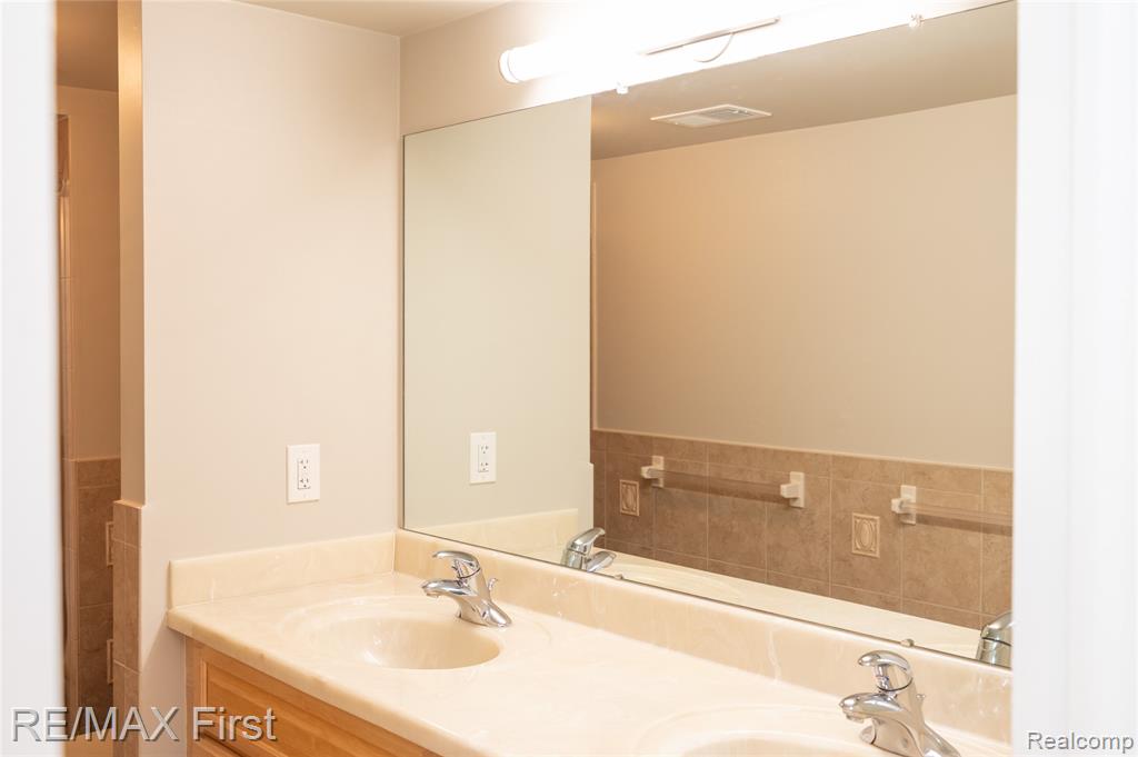 17865 University Park Drive, Livonia, MI 48152 — Photo 50