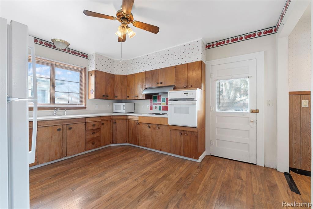 512 POPLAR Street, Wyandotte, MI 48192 — Photo 8