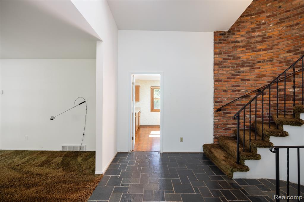 19646 Wilshire Boulevard, Beverly Hills, MI 48025 — Photo 4
