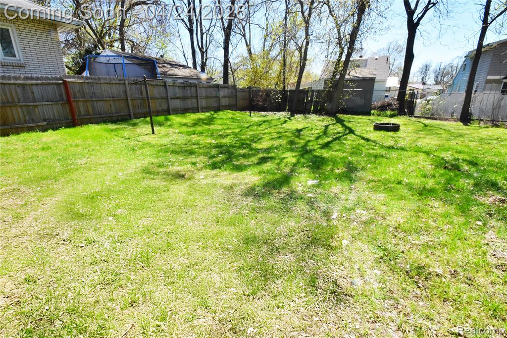 2140 E Bristol Road, Burton, MI 48529 — Photo 13
