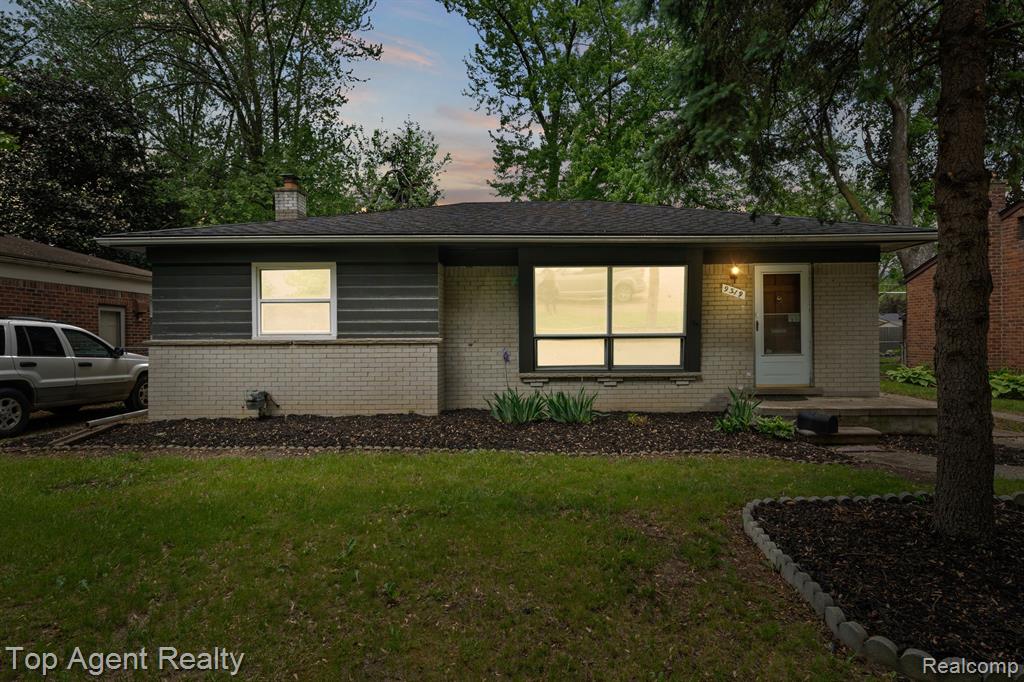 9319 MERRIMAN Road, Livonia, MI 48150 — Photo 2