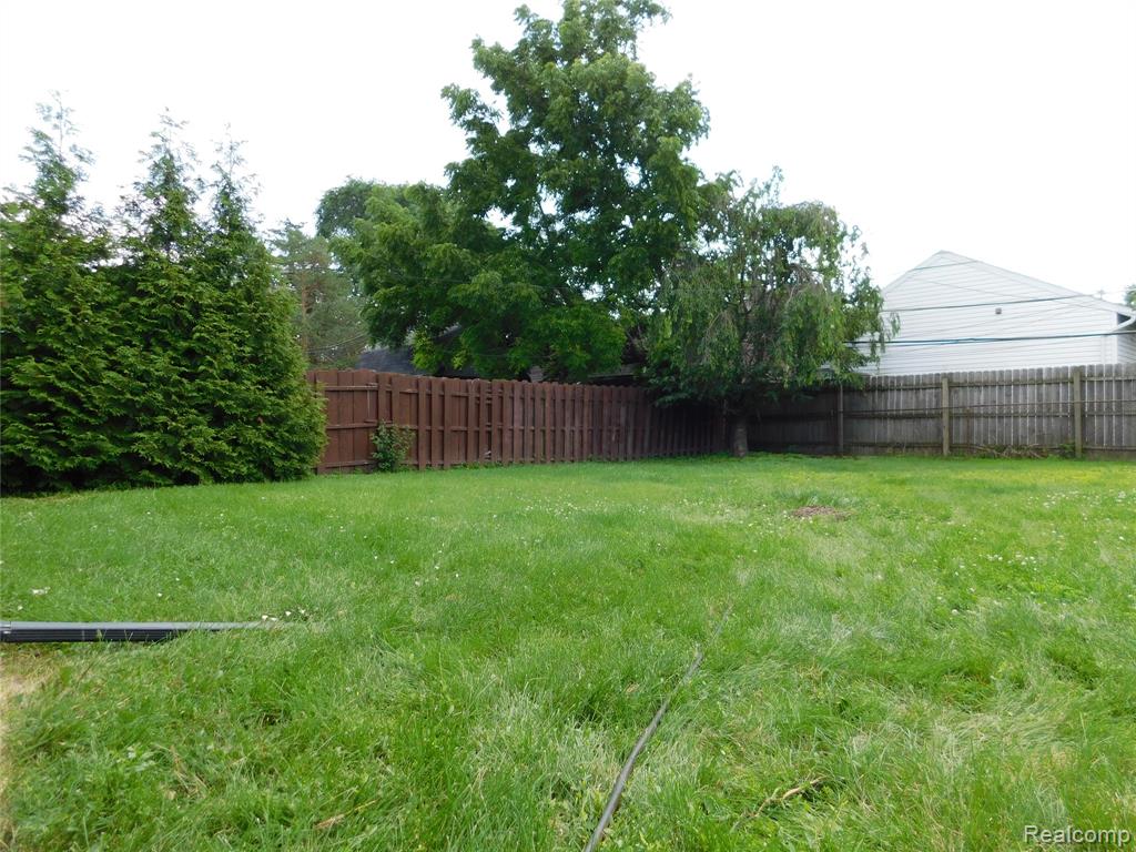 16740 College, Fraser, MI 48026 — Photo 28