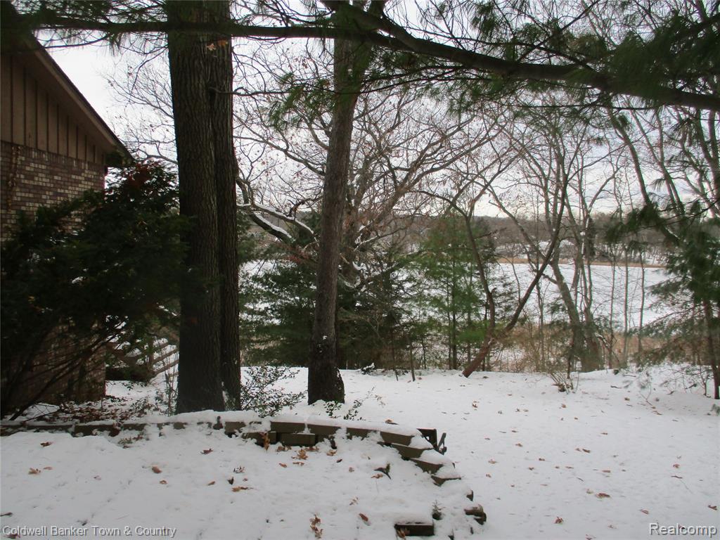 9102 Lake Crest Drive, Whitmore Lake, MI 48189 — Photo 46