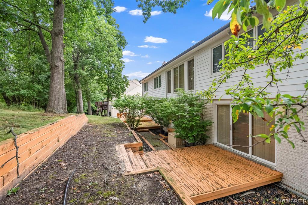 5322 Pond Bluff Drive, West Bloomfield, MI 48323 — Photo 12