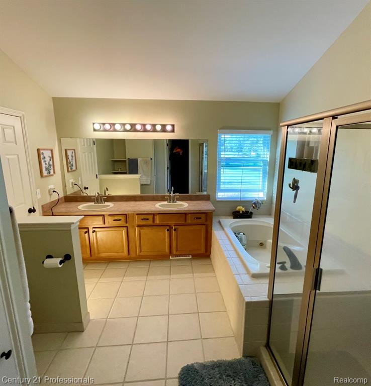 778 W Peninsula Court, Oxford, MI, 48371