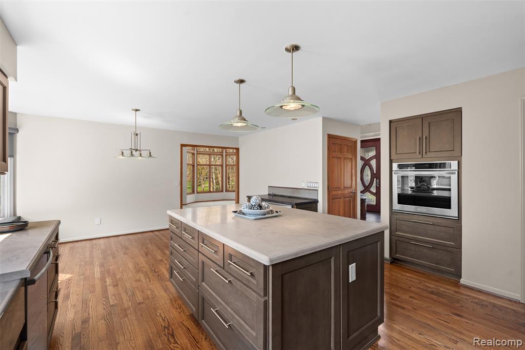 561 Valley Drive, Milford, MI 48381 — Photo 17