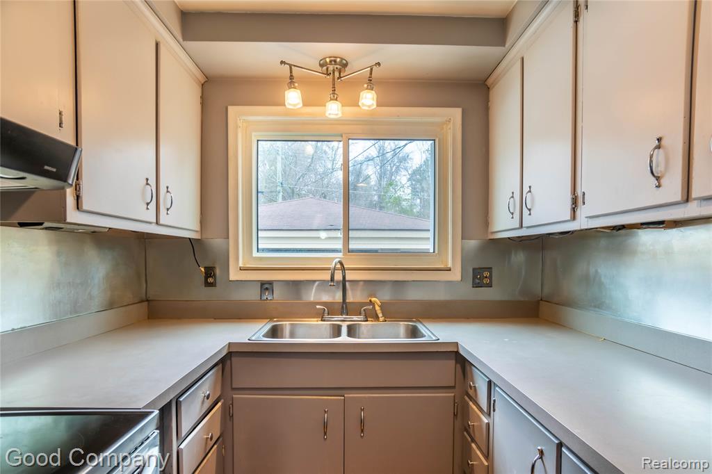 725 Duchess Street, Milford, MI 48381 — Photo 3