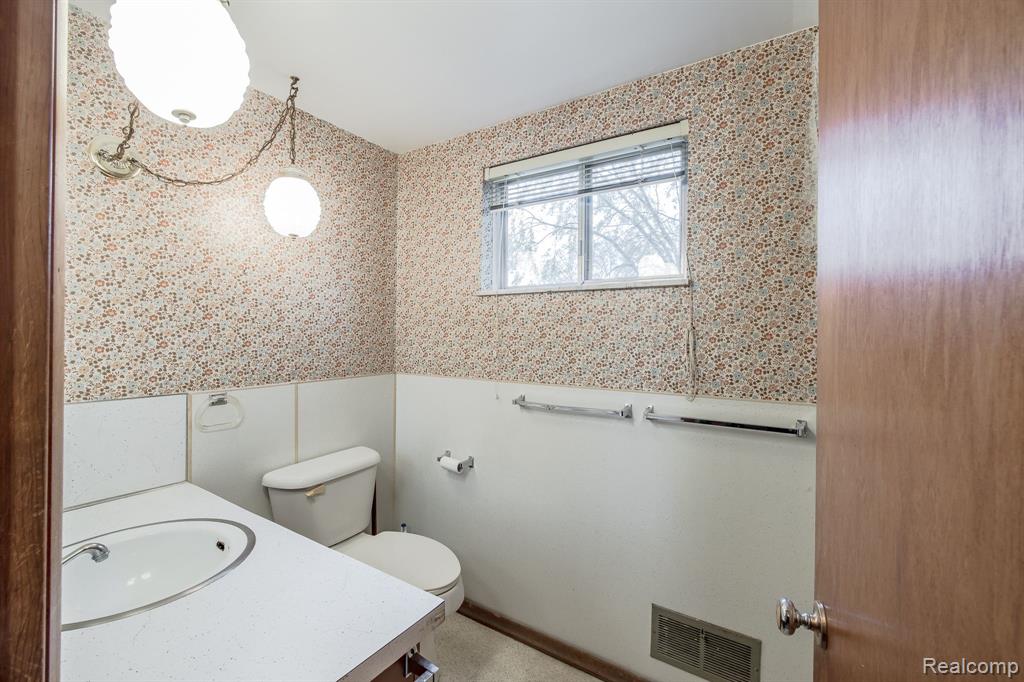 5368 LAPEER Road, Burton, MI 48509 — Photo 24