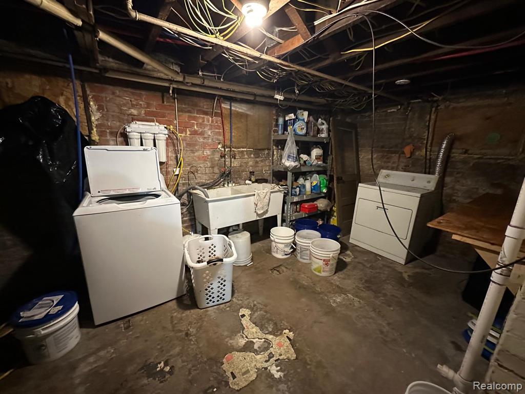 677 ATKINSON Street, Detroit, MI 48202 — Photo 23