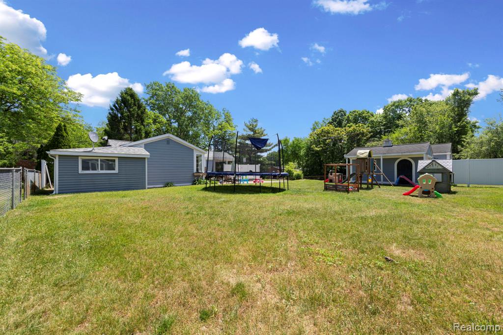 1570 Tamson Street, West Bloomfield, MI 48324 — Photo 48